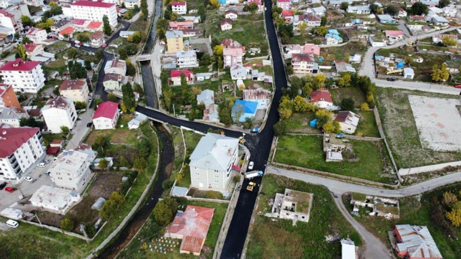2021/09/1632909618_ardahan_belediyesi_sicak_asfalt_-1.jpg