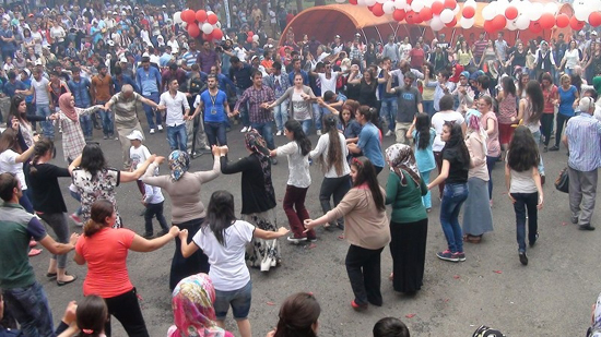 Kan ve göz yaşı üzerine FESTİVAL!