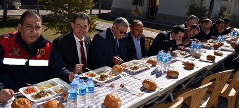 Çıldırda şehit düşen  Mutlunun babasından yemek