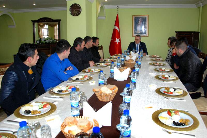 Vali Deniz, Çalışan Gazetecileri unutmadı