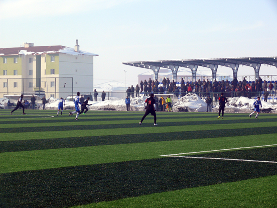 Sibirya soğuğunda futbol maçı heyecan yarattı