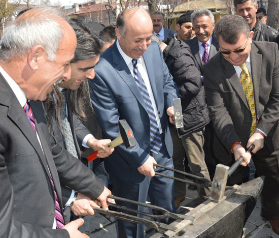 Nevruz ateşi Ardahan&#8217;ı da ısıttı!