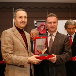 Prof Dr. Korkmaz, Cengiz Aytmatov'la bütün insanlık övünebilmeli
