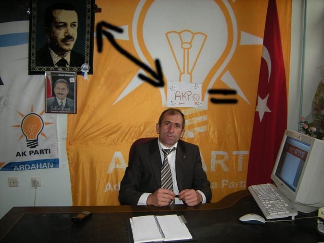 Erol Özer Başbakan&#8217;a rağmen &#8220;AKP&#8221; diyor