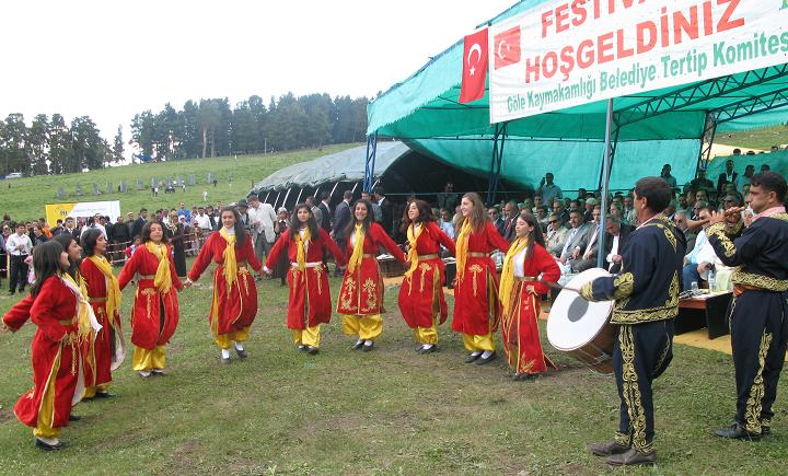 Adına Yakışmayan İçi Boş Kaşar Festivali