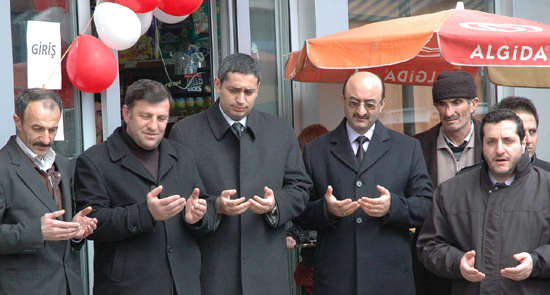 Posof''ta Marketler kendini yenilemeye başladı
