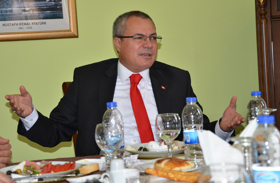 Vali Denizden oyunlara gelmeyin çağrısı