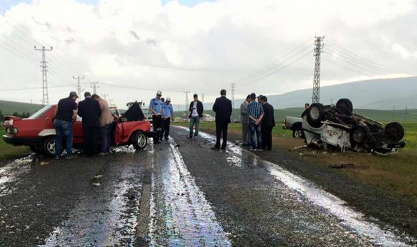 Çıldır yolunda trafik kazası, 6 yaralı