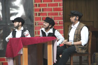 Öğrencilerden ''Komşu Köyün Delisi'' Tiyatro gösterisi