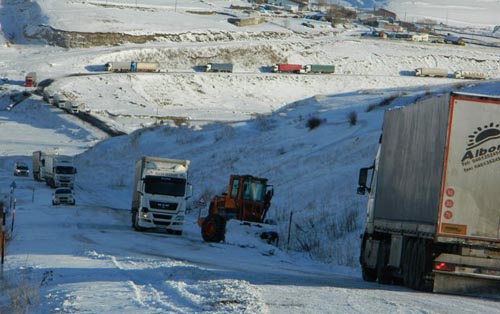 Ilgar Dağı'nda kar ulaşımı aksattı