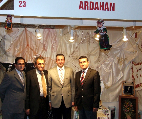 Şemsettin Görgülü&#8217;ye kızan Bakan Çubukçu, Ardahan standını es geçti