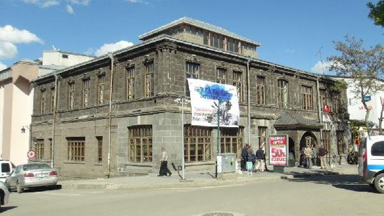 'Tuvale düşen ilk ışık' Kars'ta sergilendi