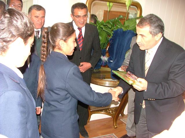 Ardahan&#8217;da makamları çocuklar yönetti