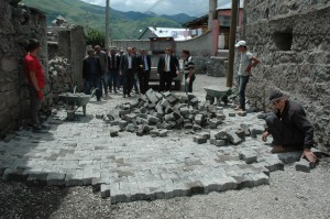 Posof'ta Köyler Parke Taşıyla Modernleşiyor