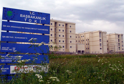 Vali bey, Hastane su ve kanalizasyon bekliyor!