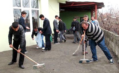 Ardahanlı Gençler Camilerde temizlik yaptı