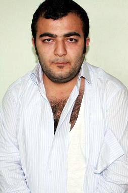 YÜREKLİ GAZETECİ CANINI ZOR KURTARDI