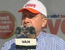 Başbakan Erdoğan Van'ı Evet diye inletti!