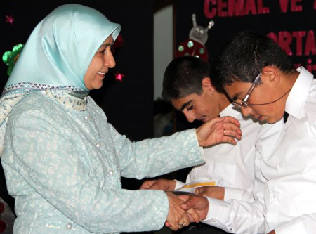 Minikler karne heycanı yaşadı