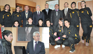 Vali Tekmen'den Bayan Futbol Takımına Destek