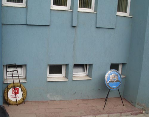 MHP Hayır oyları peşinde, ESOB başkanı kavgada, çelenkleride yerlerde!