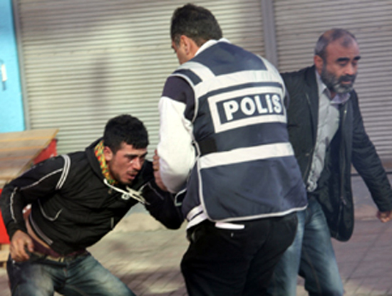 Ardahan'da izinsiz yürüyüşe 14 tutuklama