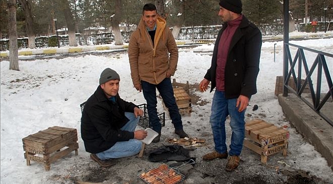Kar yağışı, Mangal keyfine engel olamadı