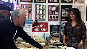 Ressam İbrahimoğlu’nun  imza gününe yoğun ilgi