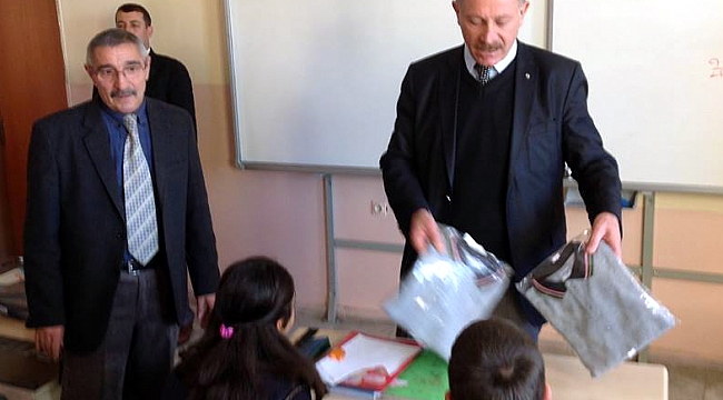 Talat Osmanoğlu’ndan, Hanaklı öğrencilere giyim yardımı