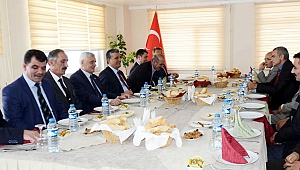 Vali Özefe, Meclis Üyeleriyle fikir alış verişinde bulundu