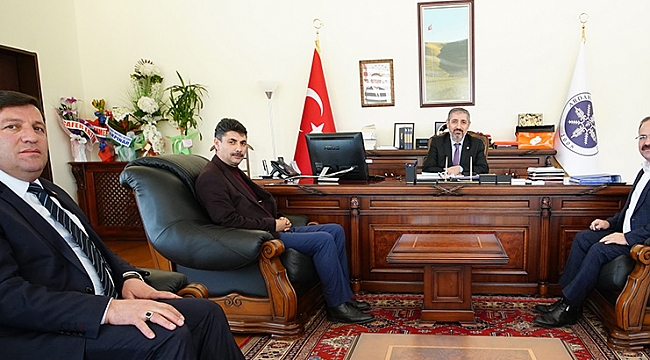 Rektör, tebrik ziyaretlerini kabul ediyor