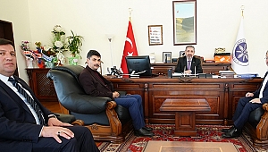 Rektör, tebrik ziyaretlerini kabul ediyor