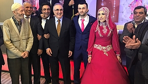 Darıca’da sanatçı kızını nişanladı, yüzükleri Öğüt taktı