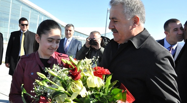 Siyasi görüşünüzü bir kenara bırakın