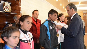 Vali Özefe, Başarılı Sporcuları Ödüllendirdi