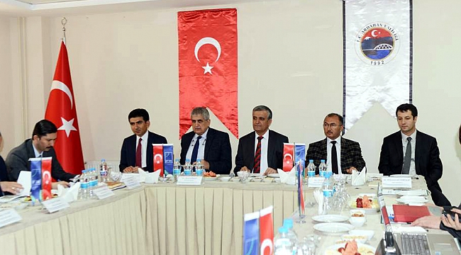 HEDEF, ENERJİ KESİNTİSİNİ UNUTTURMAK