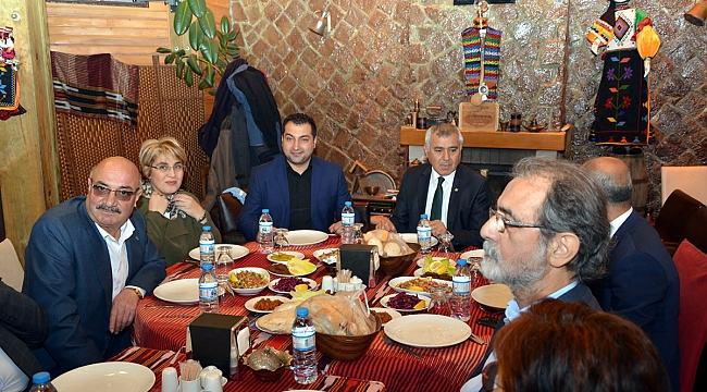 PRATİKLERLE KENT KONSEYLERİNE KATILIM
