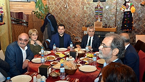 PRATİKLERLE KENT KONSEYLERİNE KATILIM