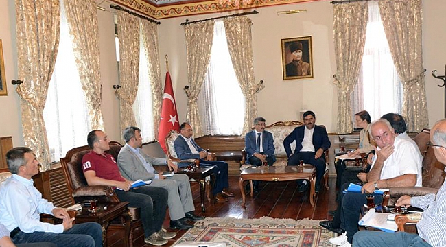 BAYDAR VALİ'NİN YANINDA, KÖKSOY AZ İLERİDE