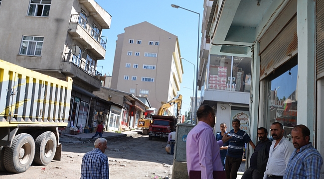 Hal Caddesi sakinlerinden Belediyeye çağrı
