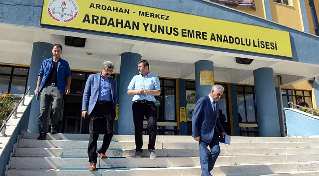 Vali Bilmez  okulları denetledi