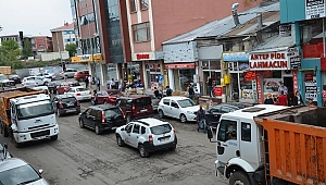 Ağır tonajlı araçlar trafiği aksatıyor, yolları bozuyor!  