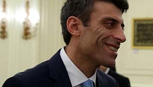Tepkiler ve istifalar çığ gibi, tabanda rahatsız