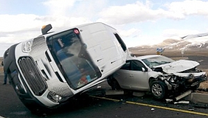 Kars yolunda trafik kazası: 7 yaralı