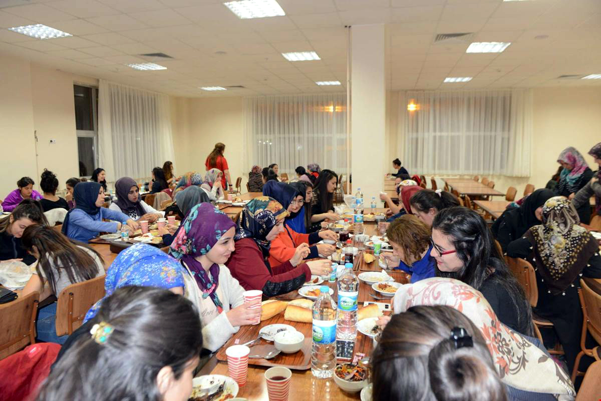 Vali Bilmez’in eşi Meral Bilmez’den anlamlı kaynaşma
