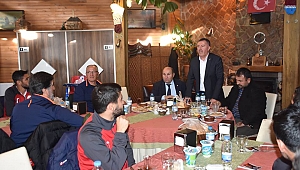 İskender Yılan'dan moral yemeği