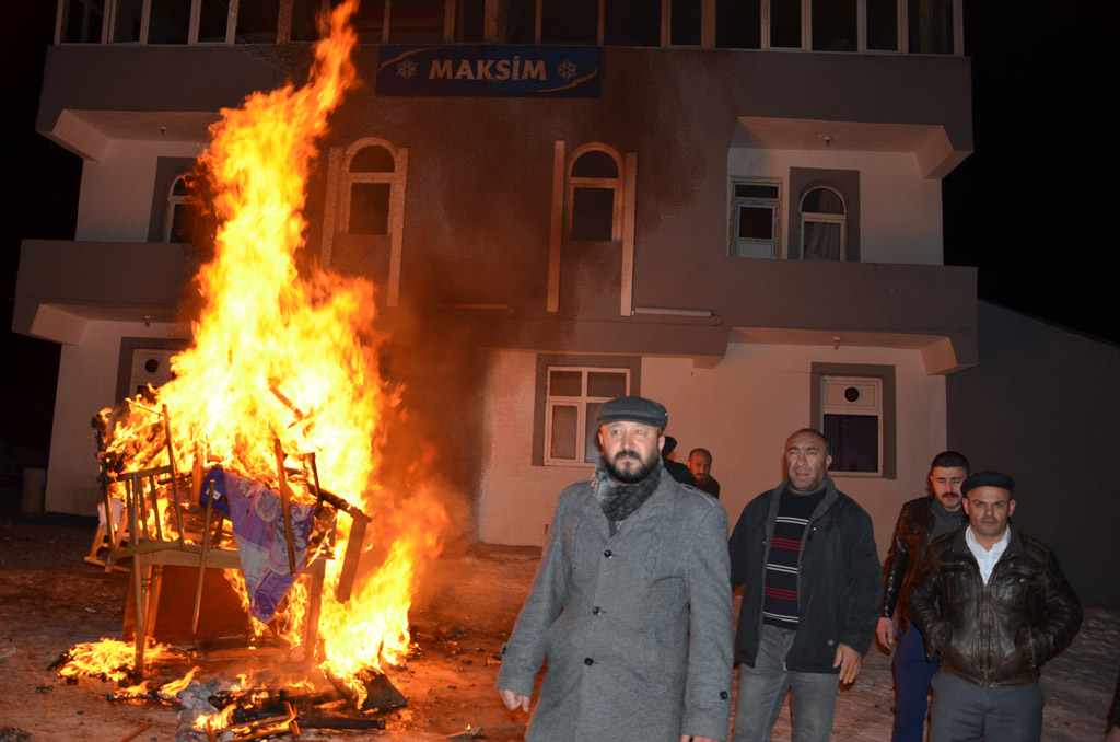 Ardahan’da esnaf çıldırdı, işyerini ateşe verdi