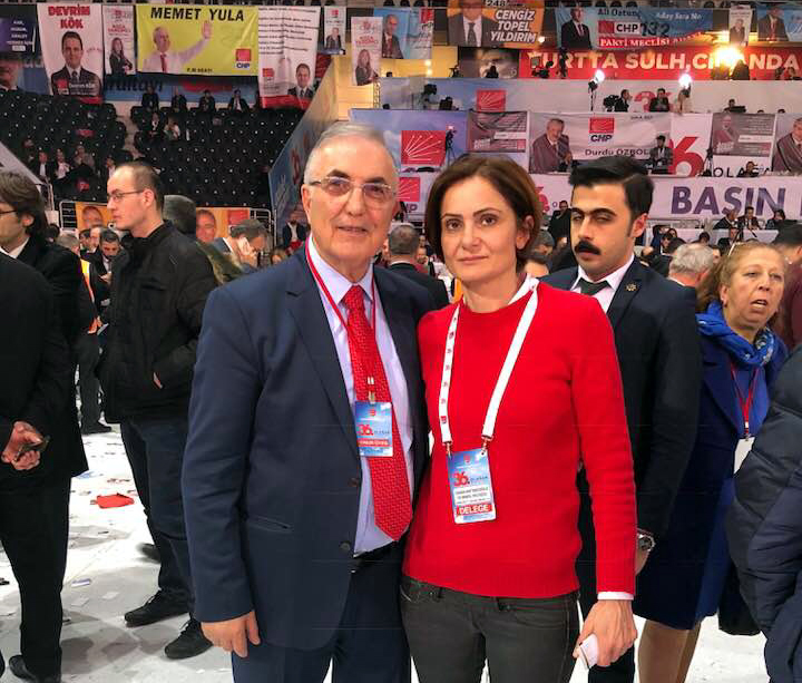 Ensar Öğüt, CHP Kurultayı’na renk kattı!