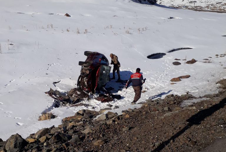Göle'de feci kaza: 2 ölü, 2 yaralı