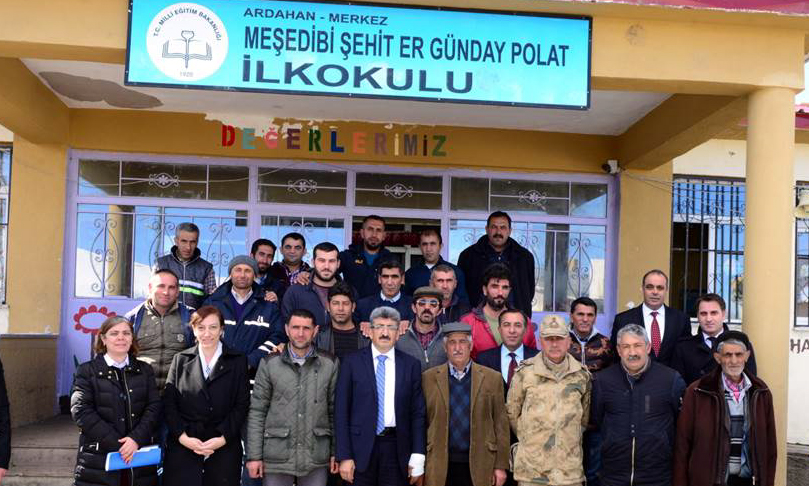 Vali Bilmez, Köylerin sorunlarını not ediyor